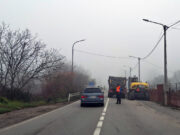 Radovi na sanaciji trotoara u Tukovima, saobraća se jednom trakom