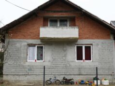 Ubio suprugu, majku četvero djece, a onda sebe