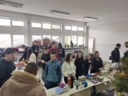Humanitarni bazar u Elektrotehničkoj školi Prijedor prikupio više od 1.200 KM za pomoć dječaku iz Ljubije