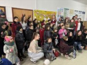 U VISOKOJ MEDICINSKOJ ŠKOLI PODIJELJENI NOVOGODIŠNJI PAKETIĆI DJECI IZ SOCIJALNO UGROŽENIH PORODICA