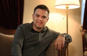 Aleksandar Stojković Piksi: Političari nas kreče kao šljivu (VIDEO)