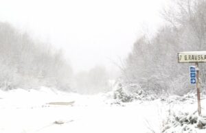 Snijeg na području Prijedora otežava odvijanje saobraćaja