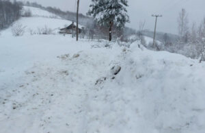 Snijeg u Prijedoru: Neprohodni putevi, sela bez struje