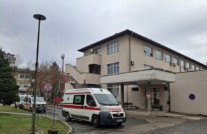 Prijedor: Umjesto u porodilištu, beba rođena u kolima hitne pomoći