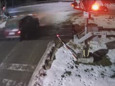 Vozač u Prijedoru probio voznu rampu i prošao kroz crveno (VIDEO)