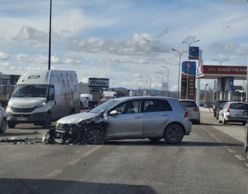 U sudaru tri vozila na Svalama, jedna osoba zadobila lakše povrede