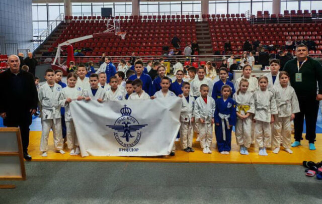 JK-KOZARA-ZELJEZNICAR-1-696x928