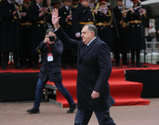 Vlada RS isplatila 1,3 miliona KM fiktivnoj firmi, 5 miliona KM za sliku sa Trumpom