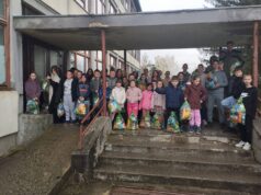 Bajramski paketići za školarce sa Brda: 110 osmijeha za najmlađe