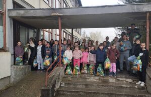 Bajramski paketići za školarce sa Brda: 110 osmijeha za najmlađe