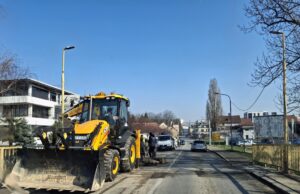 Usporeno odvijanje saobraćaja kod gradskog mosta zbog radova na vodovodnoj mreži