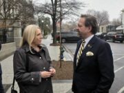 Vašington se ograđuje od američkog generala koji drži preskupa predavanja u Vladi RS