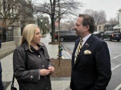 Vašington se ograđuje od američkog generala koji drži preskupa predavanja u Vladi RS