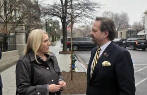 Vašington se ograđuje od američkog generala koji drži preskupa predavanja u Vladi RS