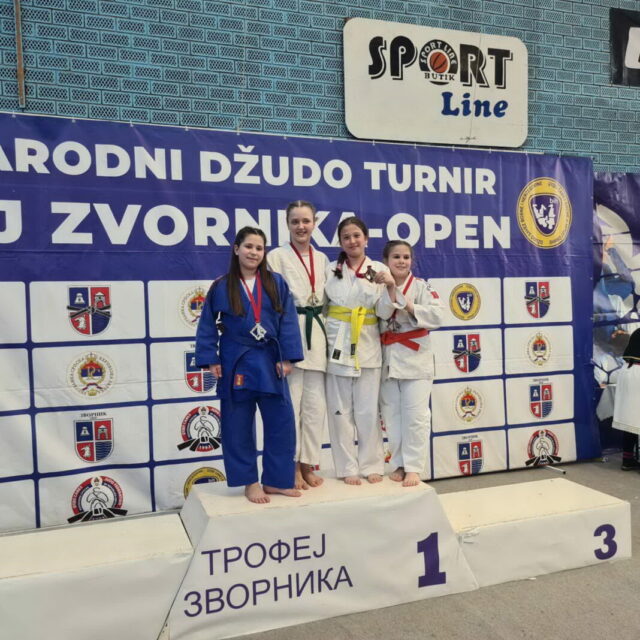 Marinovic-i-Radjenovic-na-pobjednicjkom-postolju-1068x1068