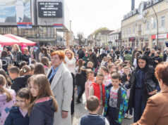 Bajram u znaku zajedništva: U Dubici podijeljene baklave na gradskom trgu