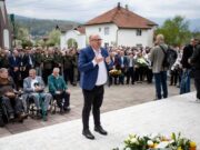 Spahić položio cvijeće i odao počast nevino stradalima u Ahmićima