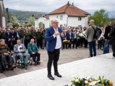 Spahić položio cvijeće i odao počast nevino stradalima u Ahmićima