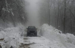 Ogromne količine snijega na Kozari, na pojedinim mjestima nanosi do 2m