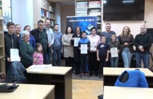 Diplome za uspješne polaznike pete Škole astronomije