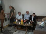 Porodica iz Omarske bogatija za trojke, stigla pomoć i Ministra porodice
