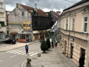 Prijedor: Olujni vjetar srušio zaštitu na oštećenoj zgradi
