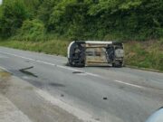 Nezgoda kod Cikota: Automobil završio na boku