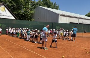 Mališani otkrivali čari tenisa: Teniski klub „Dr Mladen Stojanović“ predstavio ovaj sport najmlađima