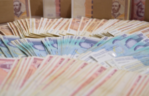 Punjenje džepova preko leđa građana: Bankari i top 10 notara u Srpskoj prošle godine zaradili više od 270 MILIONA KM
