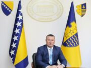 MINISTAR NE ZNA KOLIKO IMA DIPLOMA