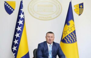 MINISTAR NE ZNA KOLIKO IMA DIPLOMA