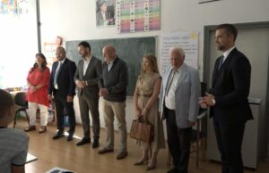 Školski namještaj iz Austrije prijedorskoj osnovnoj školi