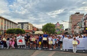 Defile učesnika “Dana sporta” u Prijedoru