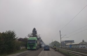 Kraći zastoji u saobraćaju zbog pripreme za asfaltiranje puta od Prijedora prema Brezičanima