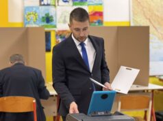 Begić među prvim političarima koji su jutros glasali na Opštim izborima