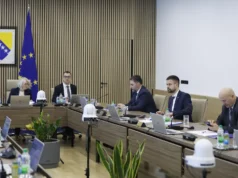 Rastu plate u institucijama BiH: Poznato koliko će iznositi osnovica i regres u 2027. godini
