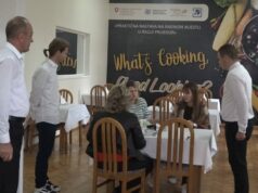 Iz školske kuhinje na trpeze Prijedorčana: Učenici pripremaju jela, građani uživaju u obrocima