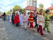 Mašta pod maskama: Oko 300 mališana uljepšalo Nedjelju djeteta u Prijedoru