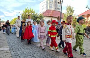Mašta pod maskama: Oko 300 mališana uljepšalo Nedjelju djeteta u Prijedoru